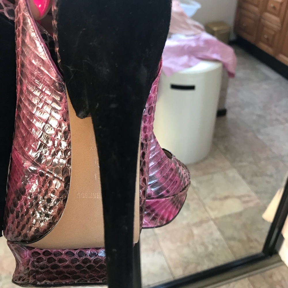 Shoes - Picture 6 of 8